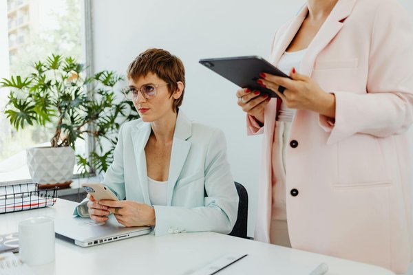 What are the latest trends in digital marketing for UK business services?